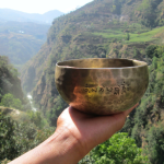 Handy-size Full Moon Bowl from the Himalayas / with Drum Stick, Mallet and Cushion / Perfect size for traveling.